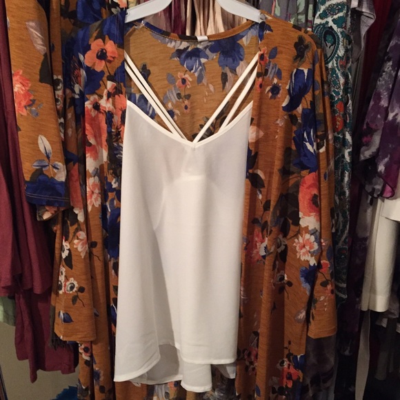 1 left!!! HP! 1/29 Floral Fringe Kimono - Picture 3 of 4