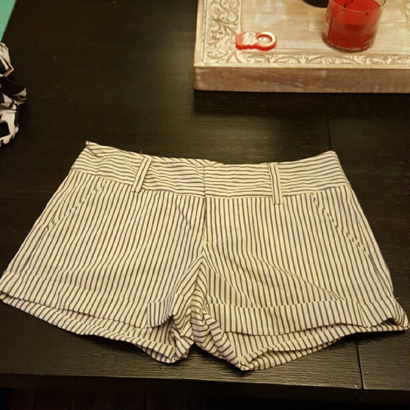 Alice and olivia navy and cream Shorts SZ 10