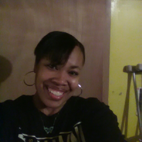 Meet your Posher, Dominique - Picture 1 of 1