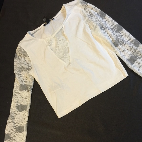 White crop with lace