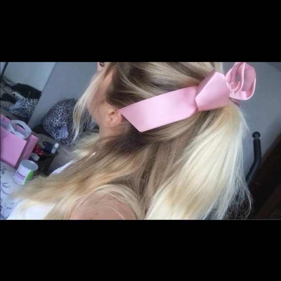 🌟2 for 5!🌟Satin Pink Bow🎀 - Picture 3 of 3