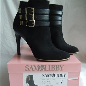 Sam & Libby Anya black buckled boots