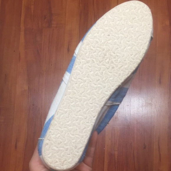 Toms - Picture 3 of 3