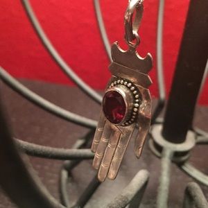 🍂Fall mark down🍁 Hamsa w/garnet pendant