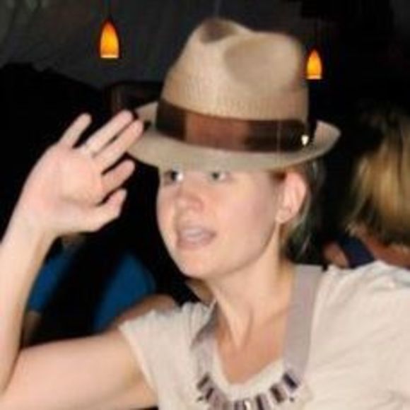 Meet your Posher, Danielle - Picture 1 of 1