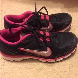 Nike Shoes size 7! Dual Fusion st