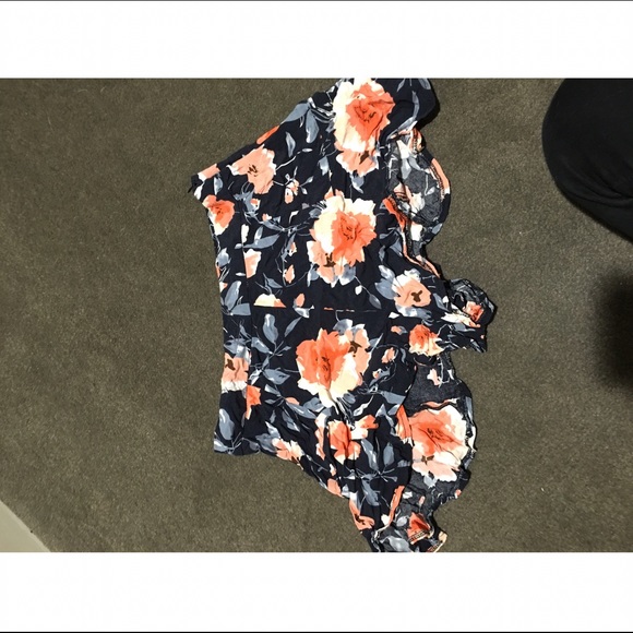 LF SHORTS - Picture 2 of 2