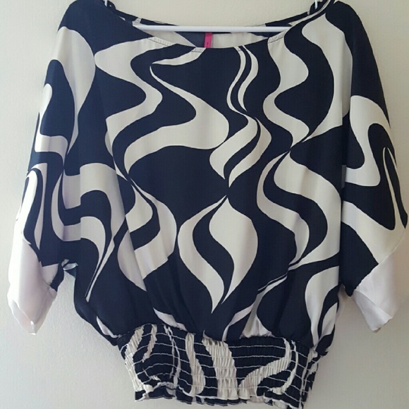 🚫 SOLD !!!  Black and white tunic top