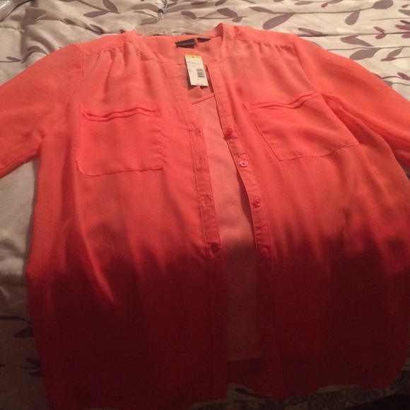 Med Sheer coral colored ombré style blouse