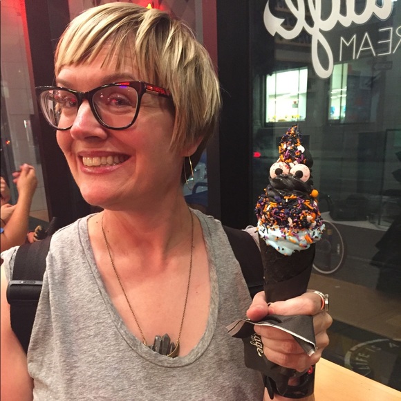 Meet your Posher, Amy - Picture 1 of 3