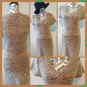 🎉NEW ITEM!🎉Flattering, V-neck, sweater dress.