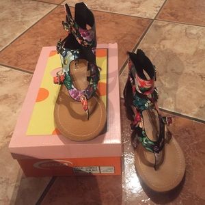 Soda size 10 funky sandals!✨
