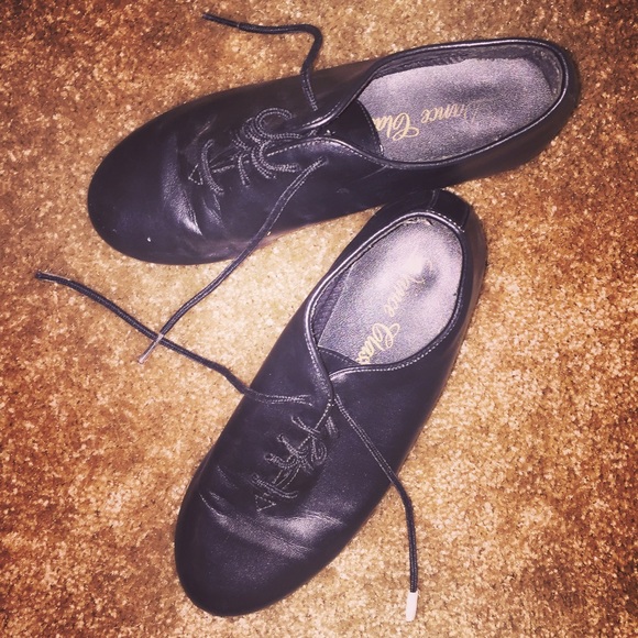 Tap dancing shoes