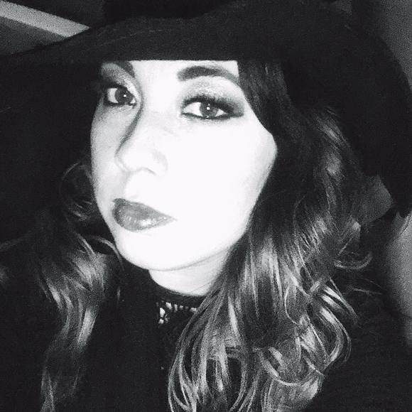 Meet your Posher, Cyndi - Picture 1 of 1