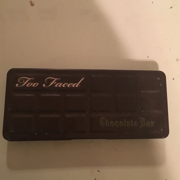 Too faced chocolate bar