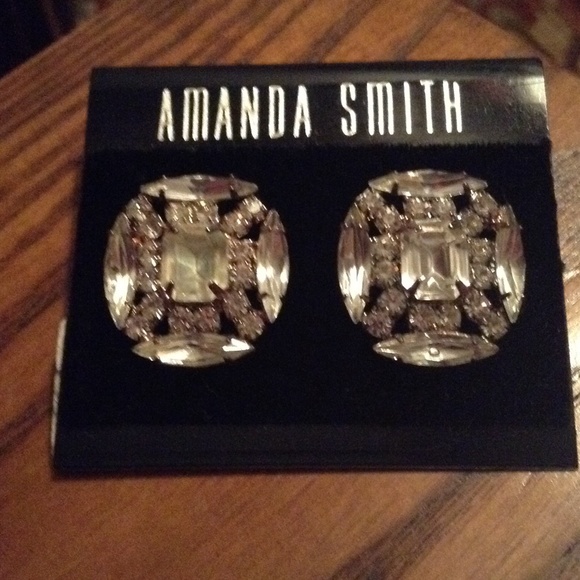BRAND NEW RHINESTONE EARRINGS
