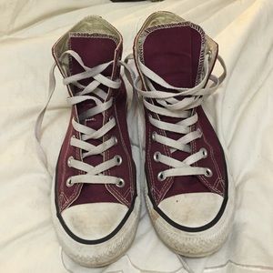 Cool maroon converse! Mens 6, women's 8