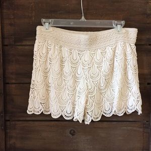 U-Style lace scalloped shorts