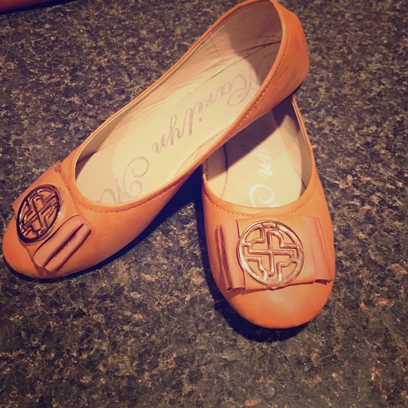 Tan flats