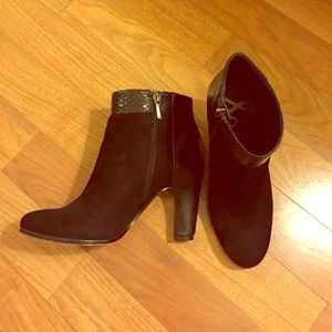 Sam Edelman suede/leather black ankle boots.