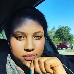 Meet your Posher, Kendra