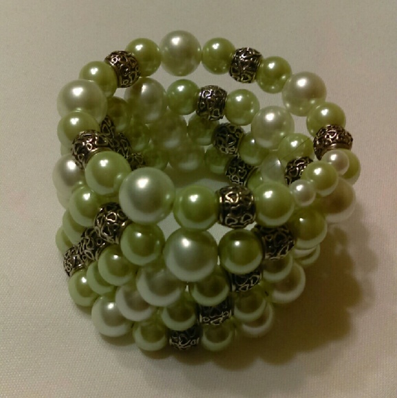 Handmade Memory Wire Bracelet Green/White/Silver - Picture 2 of 4