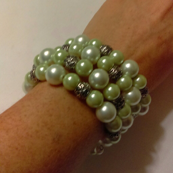 Handmade Memory Wire Bracelet Green/White/Silver - Picture 3 of 4