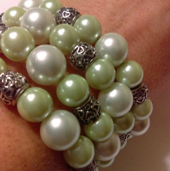 Handmade Memory Wire Bracelet Green/White/Silver - Picture 4 of 4