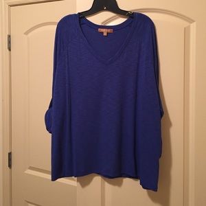 ✨SALE✨ Ellen Tracy V-neck Tee