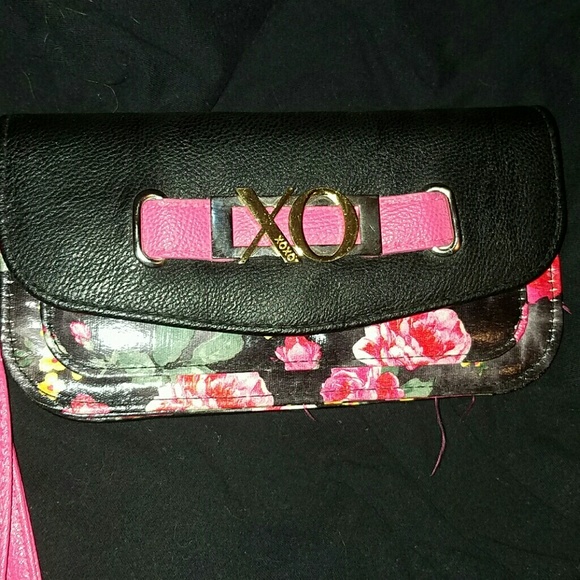 XOXO flower wristlet