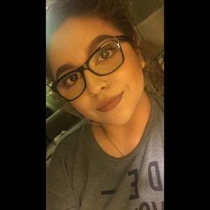 Meet your Posher, Deyanira