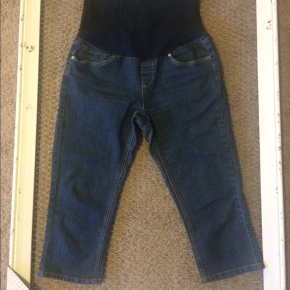 Maternity capris
