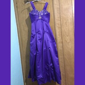 Beautiful purple prom dress