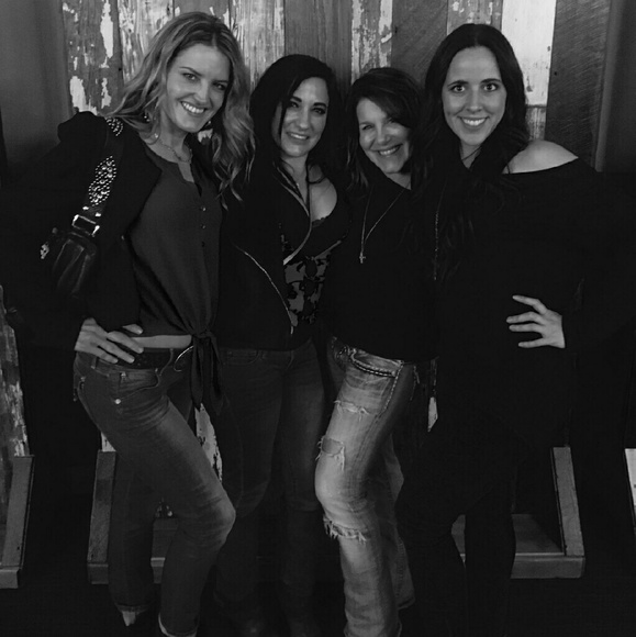 Hey I'm Hailey ✌ - Picture 4 of 5