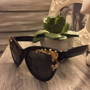 DOLLSKiLL sunglasses