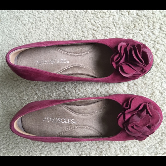 AEROSOLES women wedge, wine suede, size 5, heel 3"