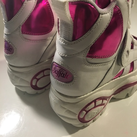Buffalo Shoes - BUFFALO PINK METALLIC CYBER PLATFORM SNEAKERS Buffalo Shoes - BUFFALO PINK METALLIC CYBER PLATFORM SNEAKERS