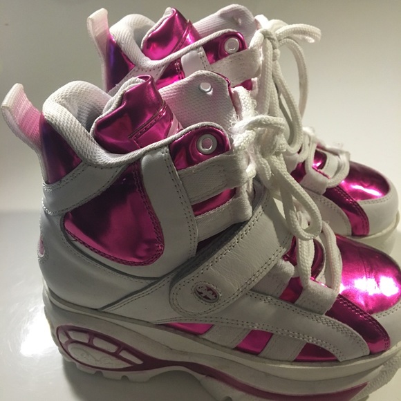 Buffalo Shoes - BUFFALO PINK METALLIC CYBER PLATFORM SNEAKERS Buffalo Shoes - BUFFALO PINK METALLIC CYBER PLATFORM SNEAKERS