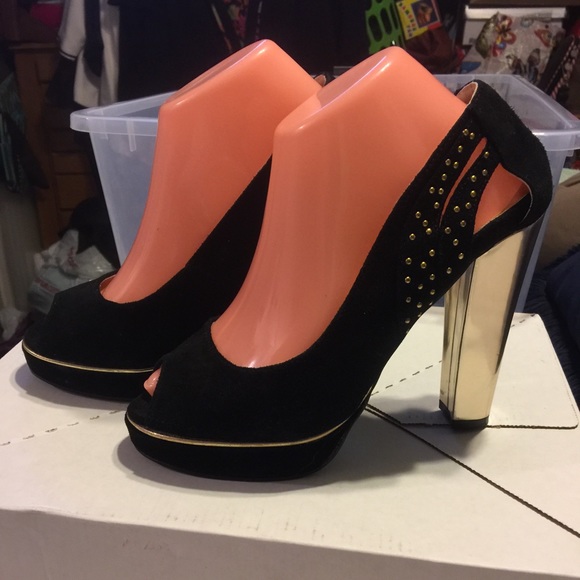 ❤️ Brand New Suede Platform Heels