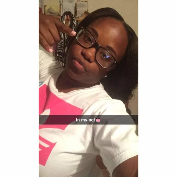 Meet your Posher, Claudia