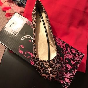 Leopard flats. New in box. Size 8.5