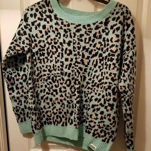 VS PINK LEOPARD KNIT SWEATER