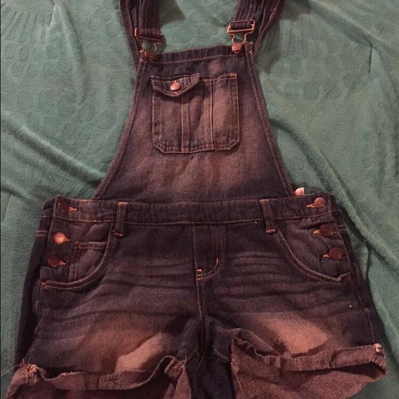 Overall shorts