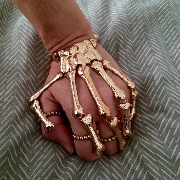❗️SALE❗️Gold Skeleton Hand Chain Bracelet Rings - Picture 4 of 4