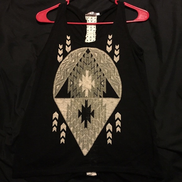 Chic tshirt crochet down the spine