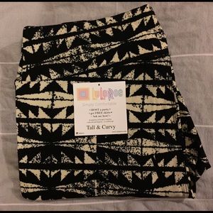 Lularoe TC Leggings tribal print black & off-white