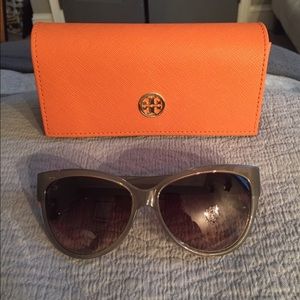 NIB TORY BURCH POLARIZED CAT EYE SUNGLASSES & CASE