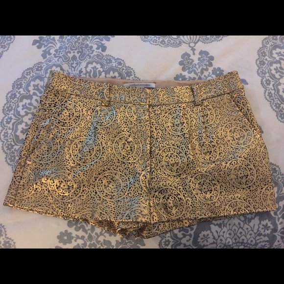 Authentic leather Diane Von Furstenberg shorts - Picture 1 of 4