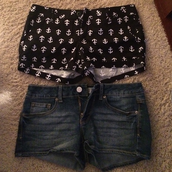2 pairs of So shorts size 7