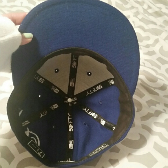New fitted hat - Picture 2 of 3